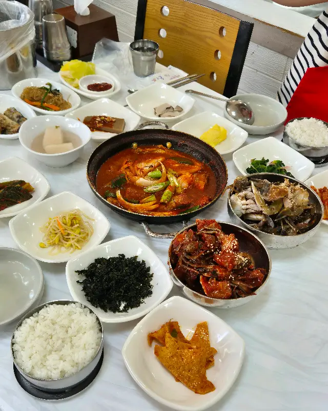 푸짐한 갈치조림 정식 한 상 차림