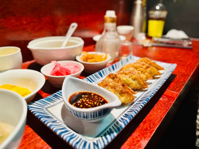 다양한 소스와 곁들여 먹는 탕수육