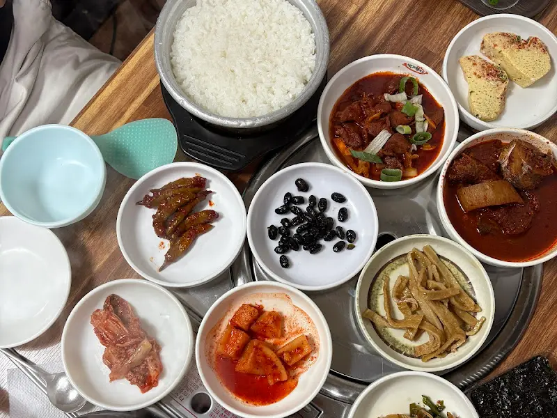 경동식당 백반 한 상 차림