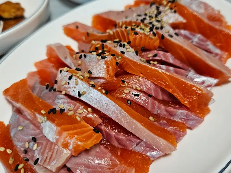 꼼장어송어장의 송어회