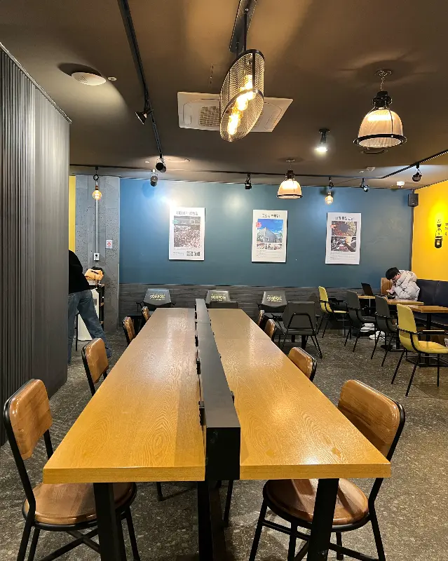 컴포즈커피 넓은 지하 공간