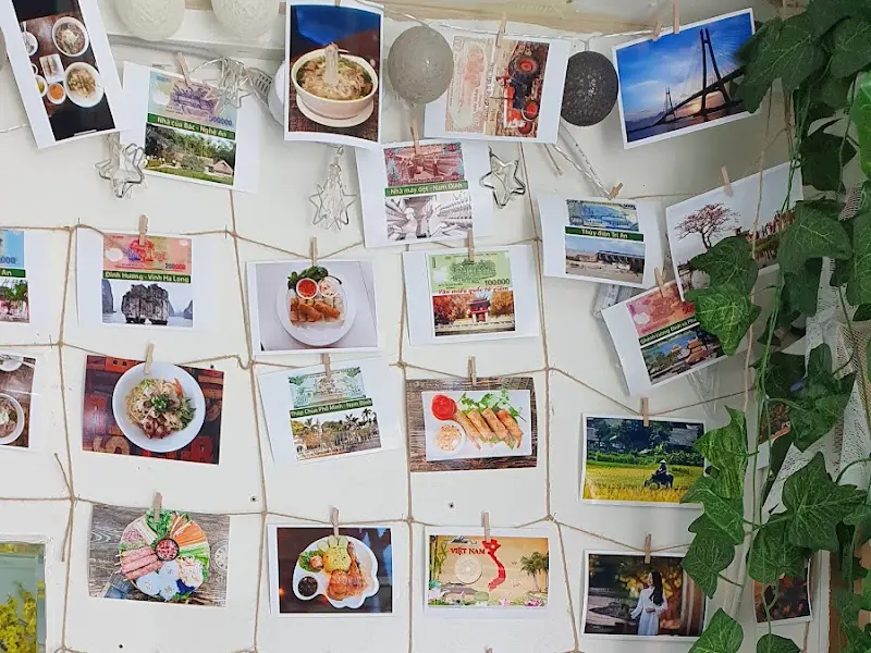 베트남 사진으로 장식된 벽면