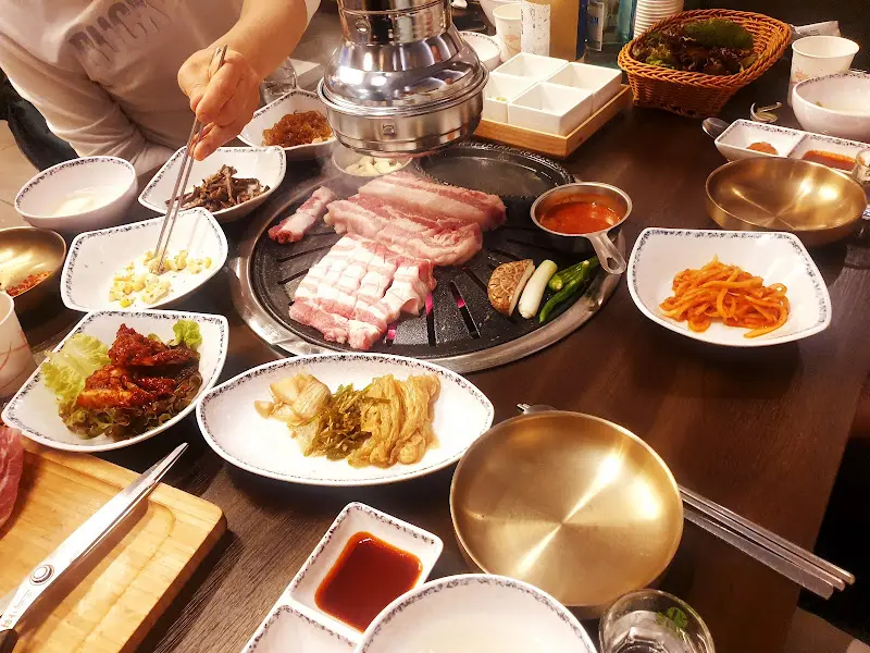 육향정 한상차림