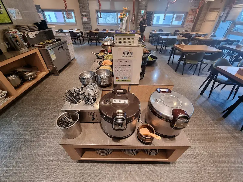 농가밥상 뷔페 음식 코너 전경