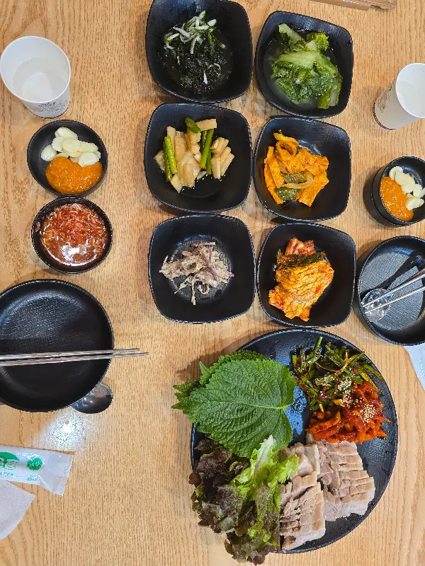 푸짐한 보쌈 정식 한 상 차림