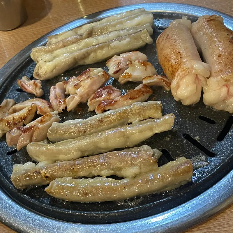 노릇하게 구워진 곱창