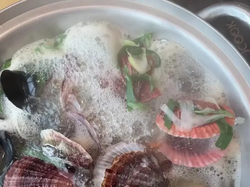 해산물 가득한 칼국수