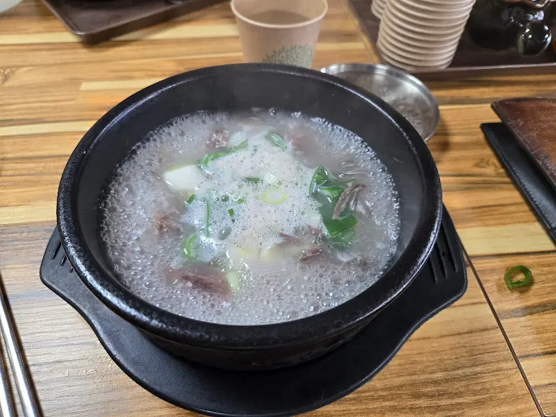 뜨끈한 곰탕 한 그릇