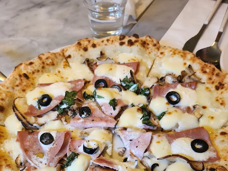 피칸테 피자의 모습