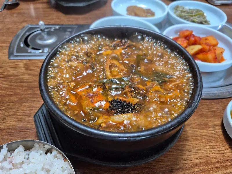 보글보글 끓는 내장탕