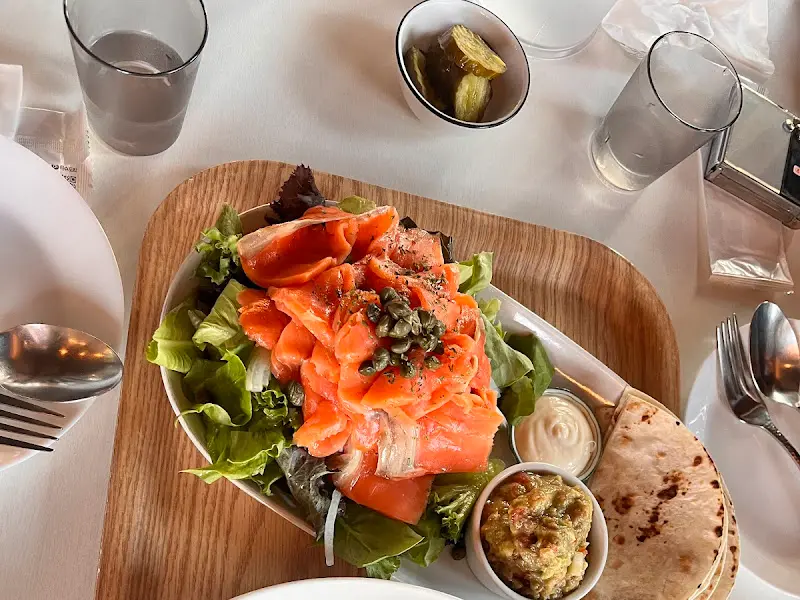 비스트로 씨에르보 연어 샐러드