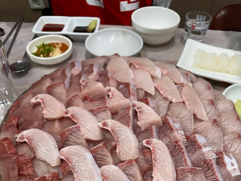 신선함이 느껴지는 대방어 비주얼