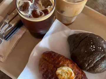 드라이브하다 찾은 보물, 교외에서 만난 시간여행 “TIME TO B” 파주 대형카페 맛집