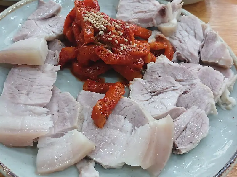 윤기가 흐르는 보쌈 사진