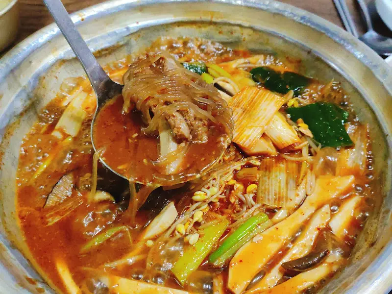 매콤한 국물이 매력적인 찜갈비