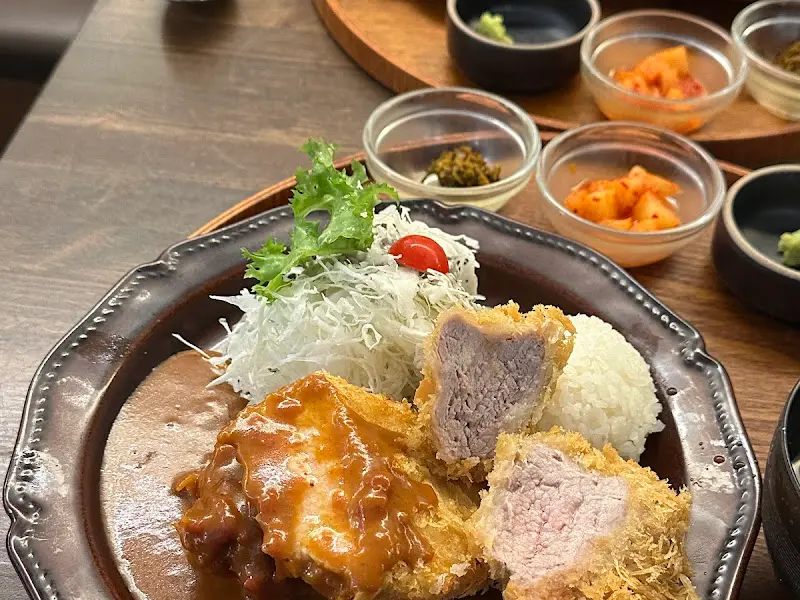 카레 등심+안심 돈까스의 아름다운 자태