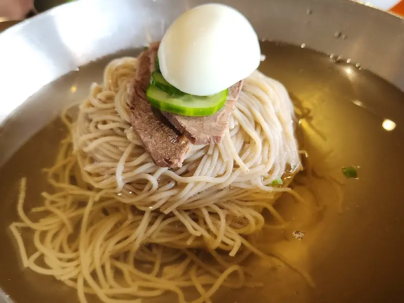 정갈한 평양냉면의 모습