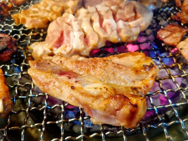 숯불 위에 구워지는 손수갈비