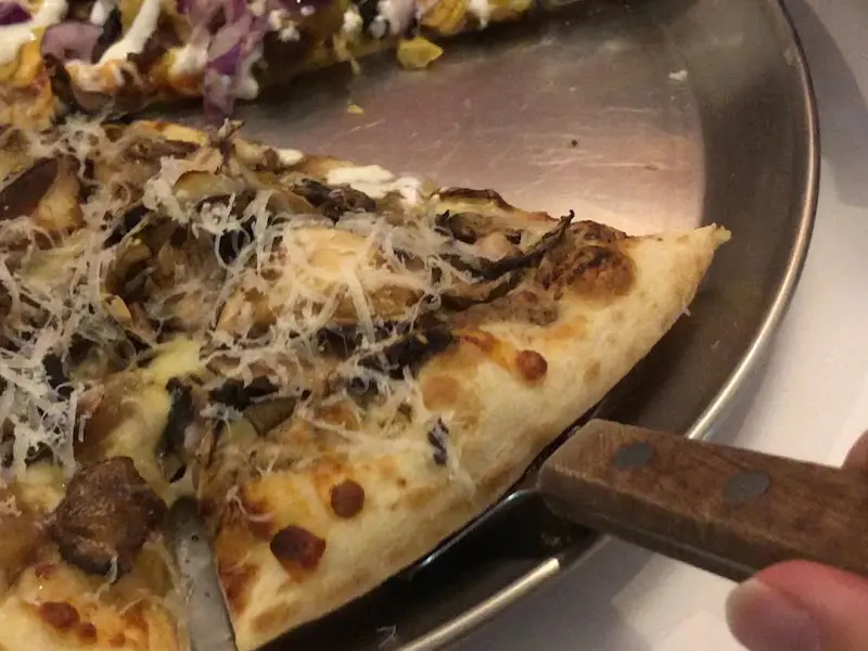 트러플 버섯 피자