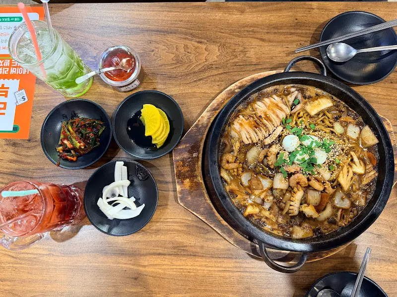 돌짬뽕, 돈탕, 에이드 한 상 차림