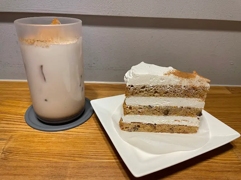 밀크티와 당근케이크