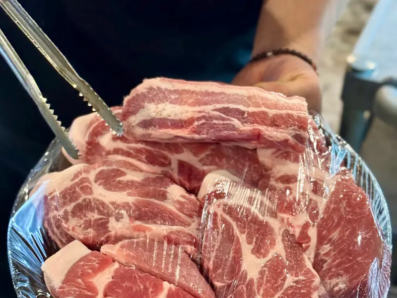 환상적인 마블링의 흑돼지 목살과 오겹살