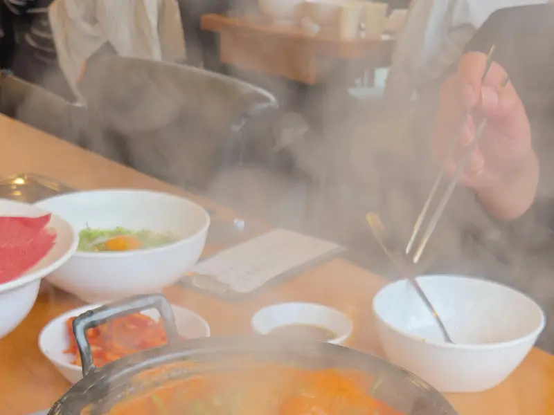 김치와 함께 먹는 볶음밥