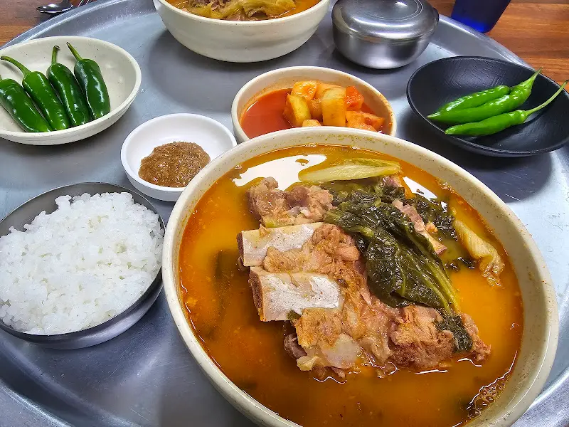 홍천뚝배기 한상차림