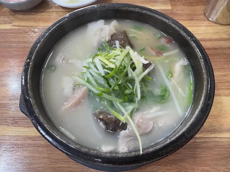 수영돼지국밥의 돼지국밥