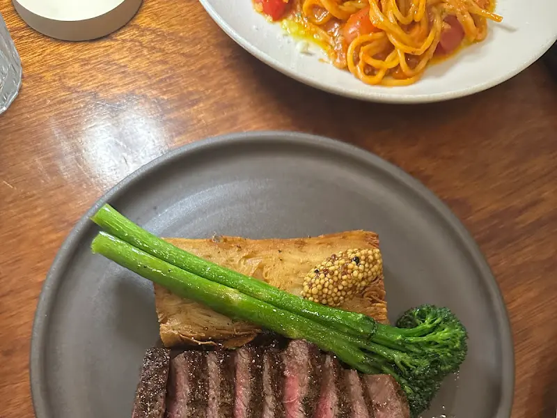 한우스테이크와 아라비아따 파스타