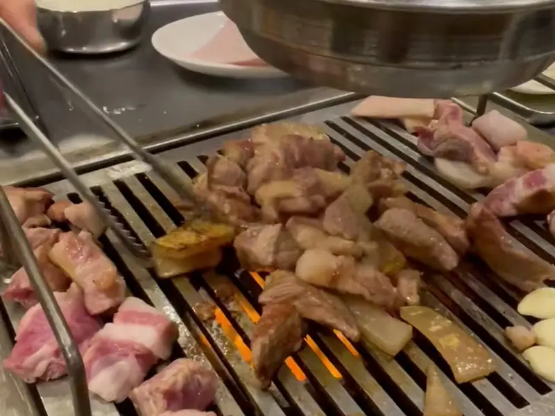 주먹고기 굽는 모습