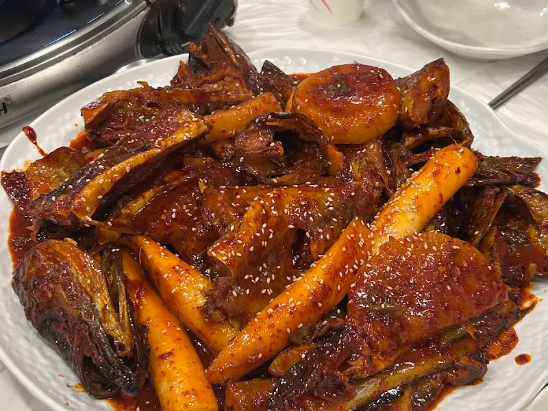 매콤한 양념이 돋보이는 코다리조림