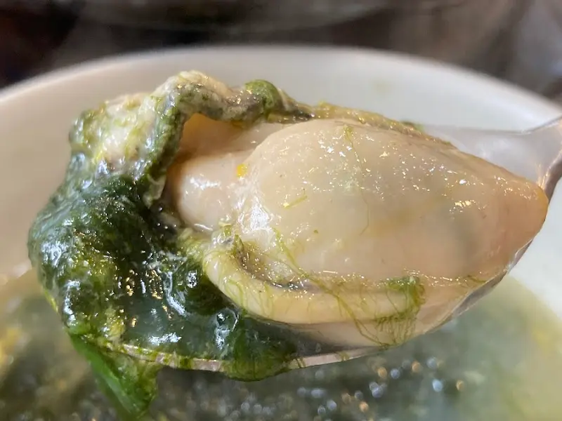 김순희굴국밥 매생이굴국 굴 클로즈업