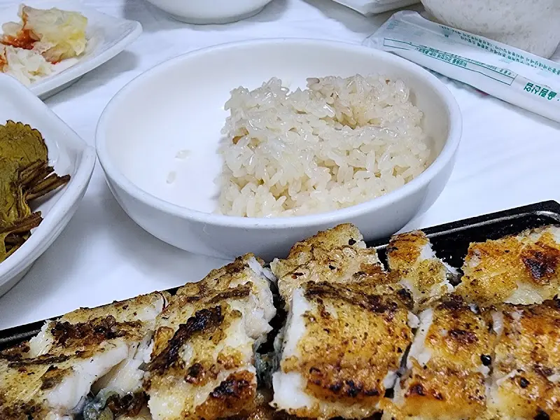 노릇노릇 구워진 장어구이