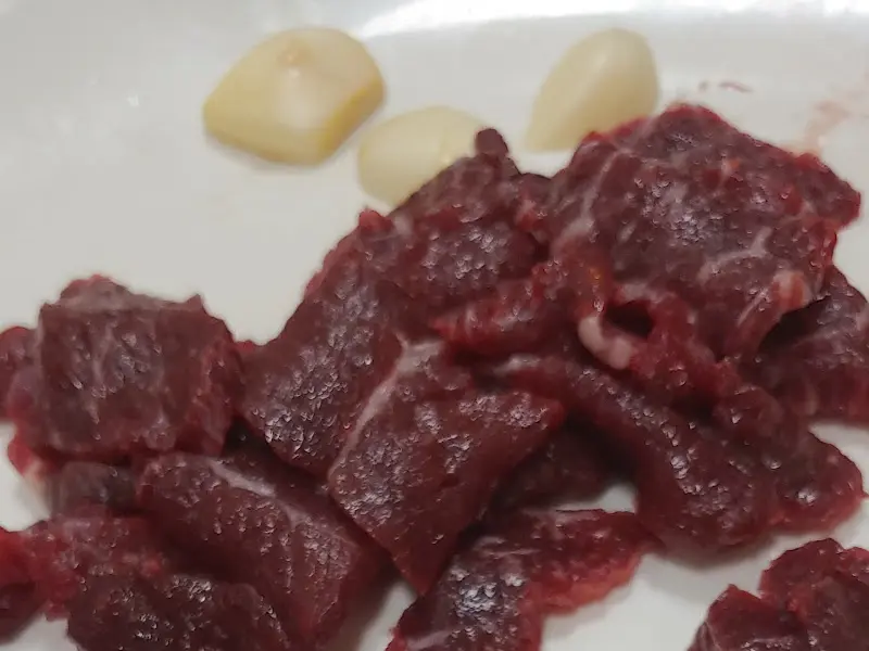 마늘과 함께 구워먹는 한우