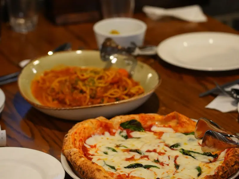 마르게리따 피자와 바지락 파스타