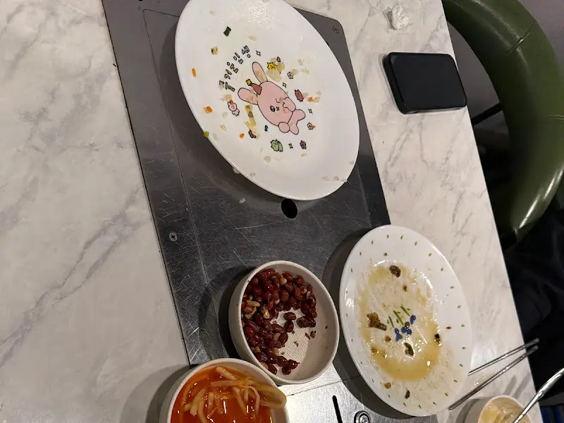 식사 후 남은 흔적