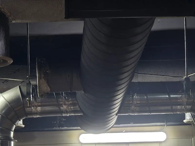 천장에 설치된 환풍구