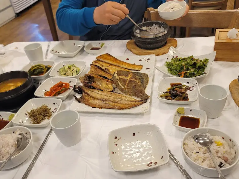 돌솥밥과 생선 구이