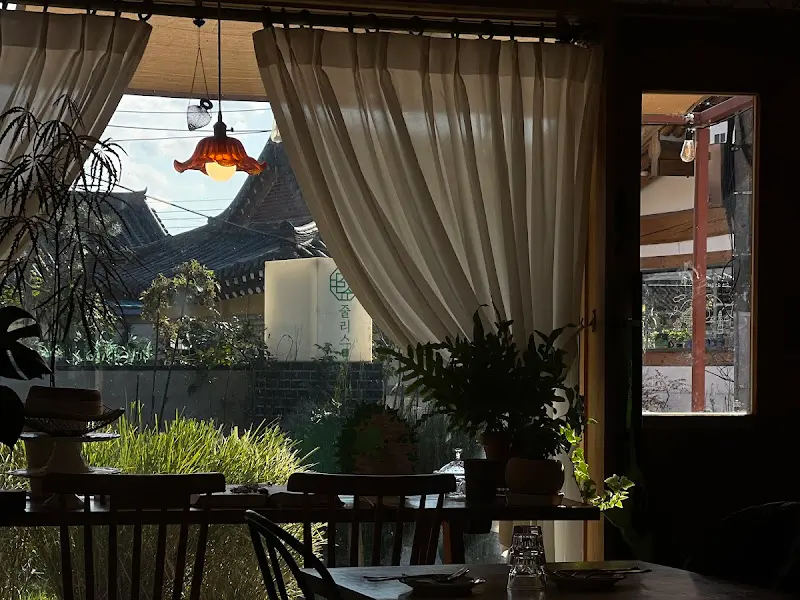 줄리스 내부 장식