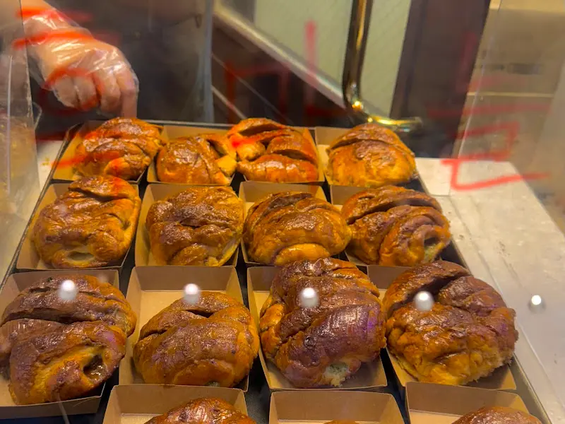 다양한 종류의 흑마늘 소금빵