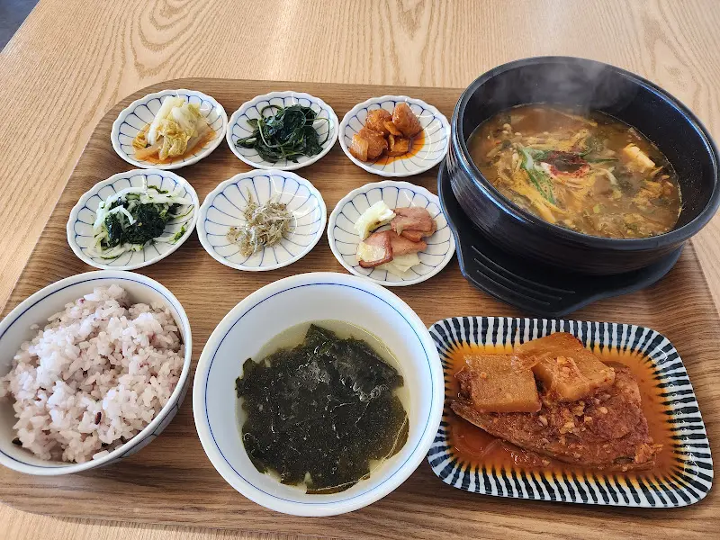 고등어 구이 정식 한상차림