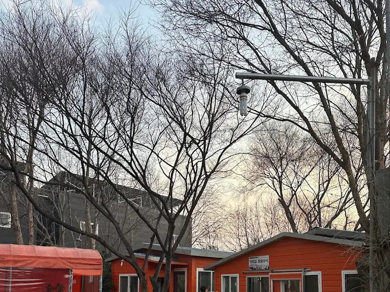 영남상회 외부 건물 다른 각도