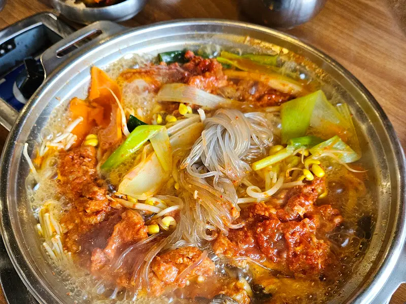 끓고 있는 갈비전골