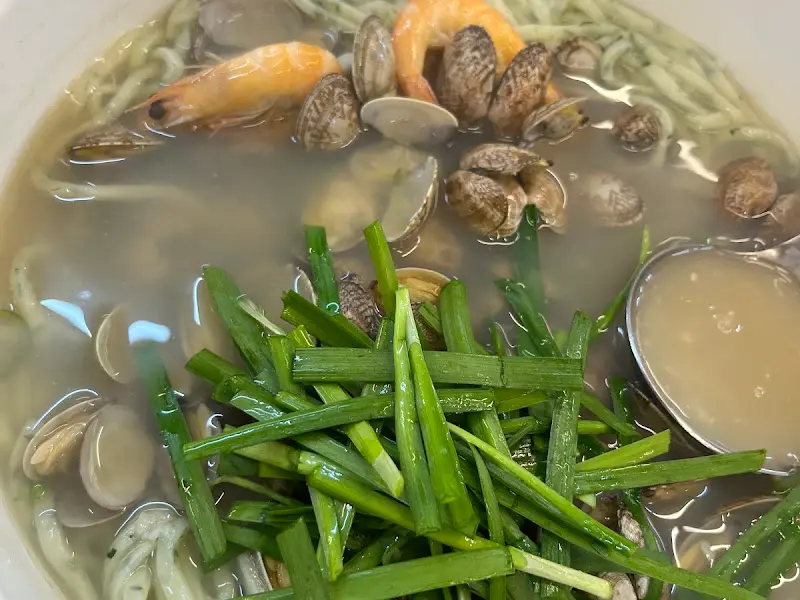 푸짐한 바지락이 들어간 칼국수