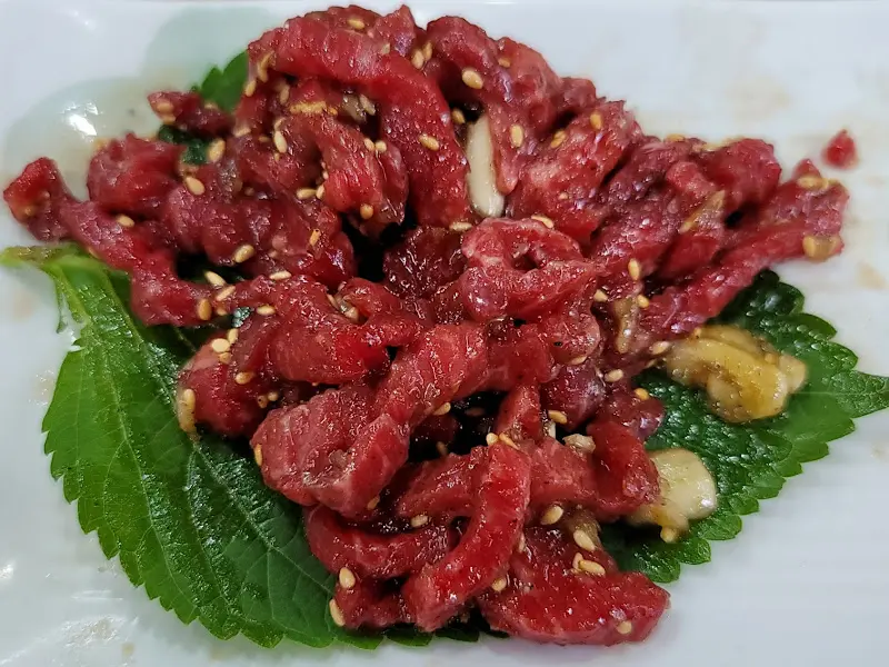 윤기가 흐르는 육사시미