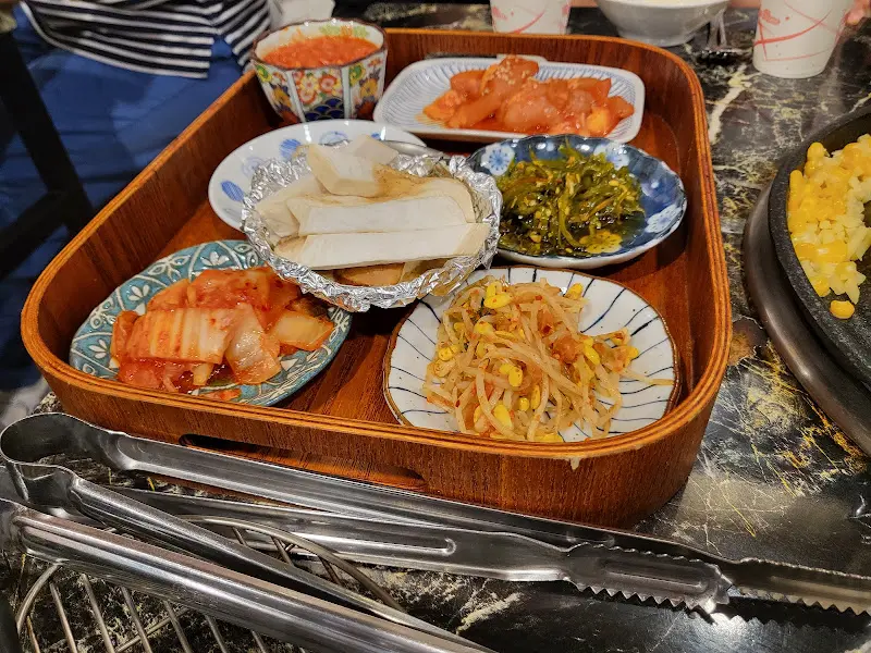 다채로운 밑반찬 한상 차림