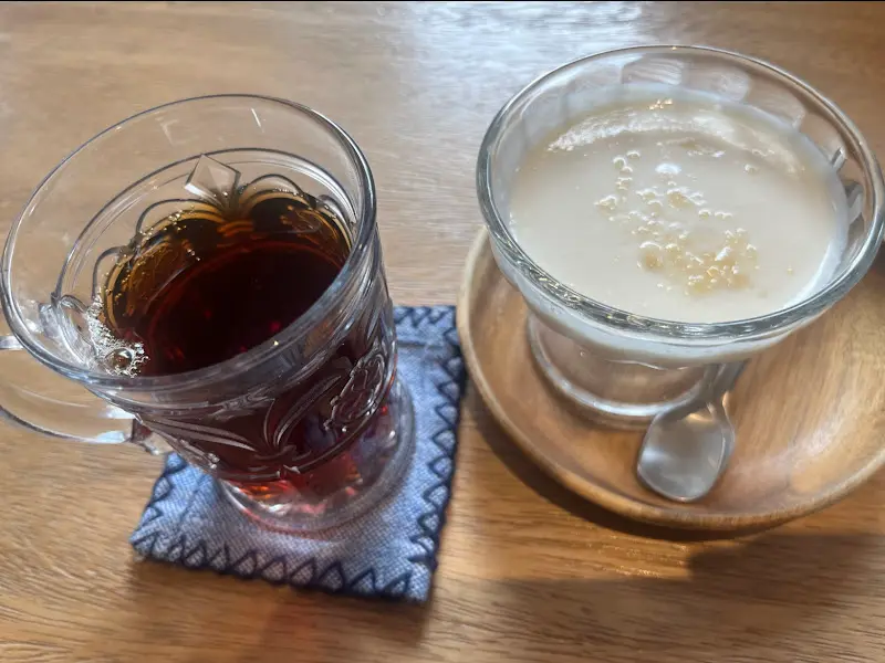 카멜리아 티와 디저트