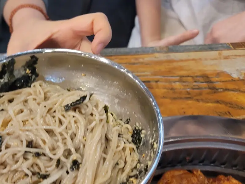 막국수 근접샷