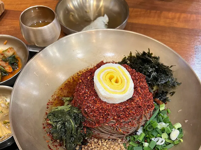 들기름 막국수의 고소한 향연